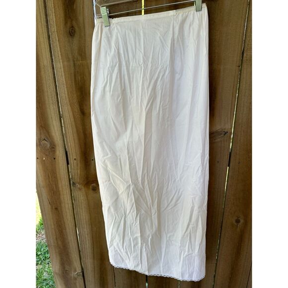 Vintage VASSARETTE MAXI Half SLIP Long L Pillowtab - Picture 1 of 6